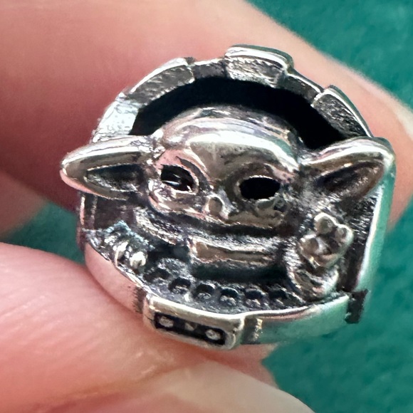 Pandora x Star Wars Yoda Grogu™ & Crib Charm - Picture 13 of 16